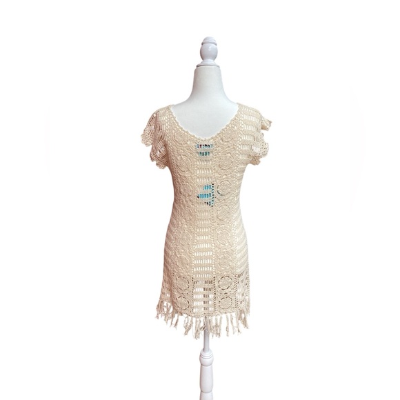 Beautiful Cream colored open weave Crocheted or embroidered Beach cover up - Picture 10 of 17